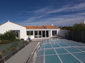 Maison spacieuse avec piscine privative, terrasse et jardin près des Sables-d'Olonne - FR-1-197-297